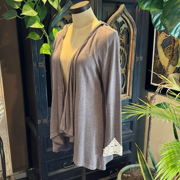Umgee Taupe Brown asymmetric open front hooded cardigan with crochet lace cuffs - Picture 4 of 14